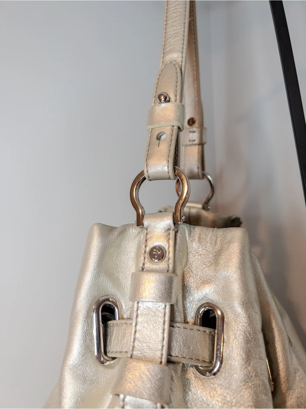 Cole Haan Silver Metallic Leather Drawstring Bucket Bag Hobo Shoulder Bag - Picture 6 of 13